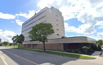 515 N Washington Ave, Saginaw, MI à louer Photo de l’immeuble– Image 1 sur 1