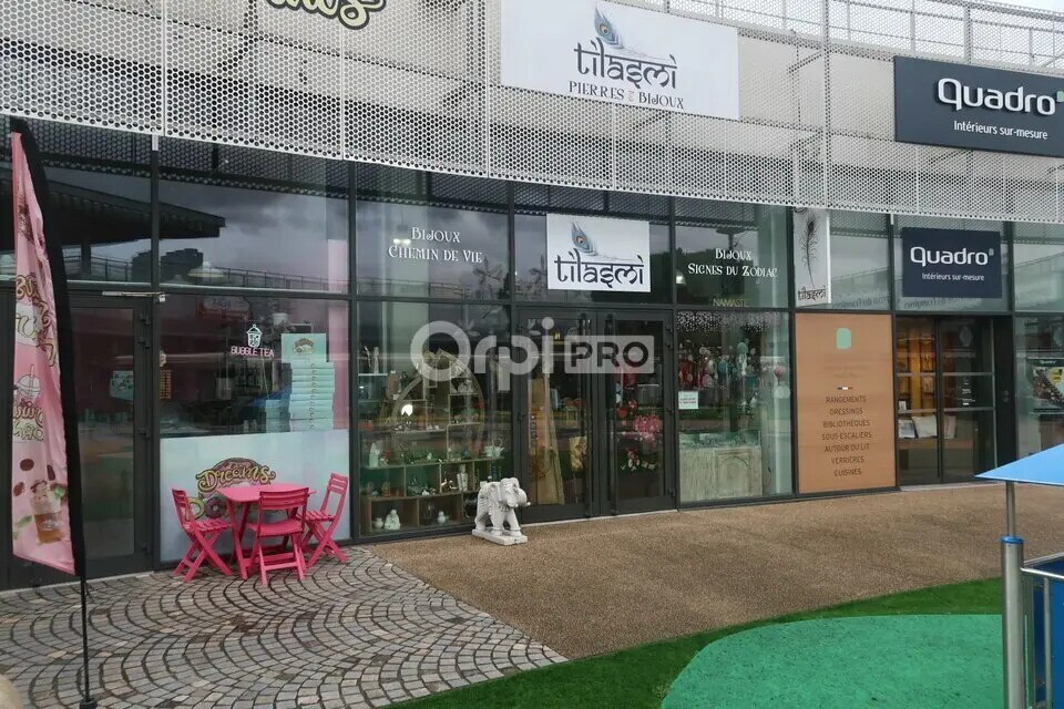 Local commercial dans Vedène à louer Photo de l’immeuble– Image 1 sur 4