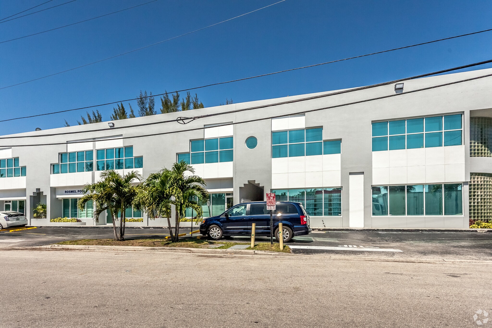 9300 NW 25th St, Miami, FL à louer Photo principale– Image 1 sur 17