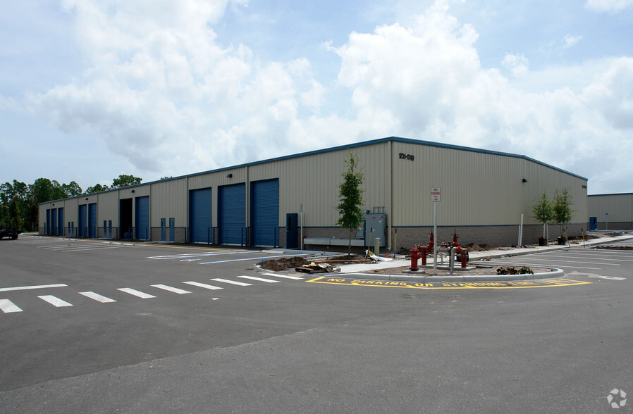 1701-1829 Business Center Ln, Kissimmee, FL à louer - Photo de l’immeuble – Image 1 sur 4