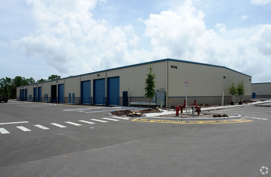 1731-1761 Business Center Ln, Kissimmee, FL à louer - Photo principale – Image 1 sur 5