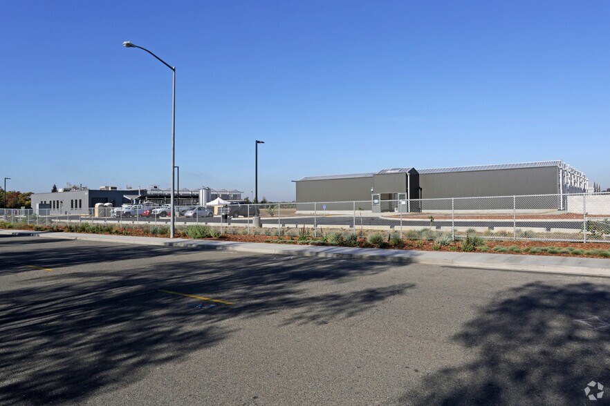 850 Riverside Pky, West Sacramento, CA à louer - Photo de l’immeuble – Image 2 sur 3