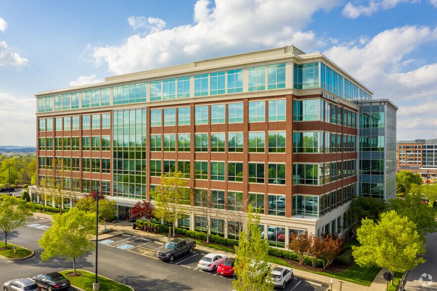 1550 W McEwen Dr, Franklin, TN à louer - Photo de l’immeuble – Image 1 sur 12