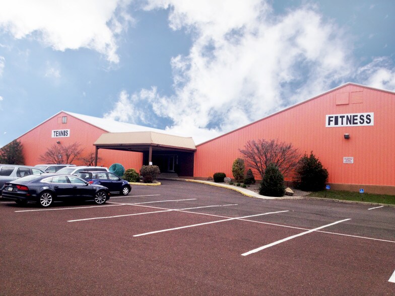 451 California Rd, Quakertown, PA à louer - Photo de l’immeuble – Image 2 sur 16