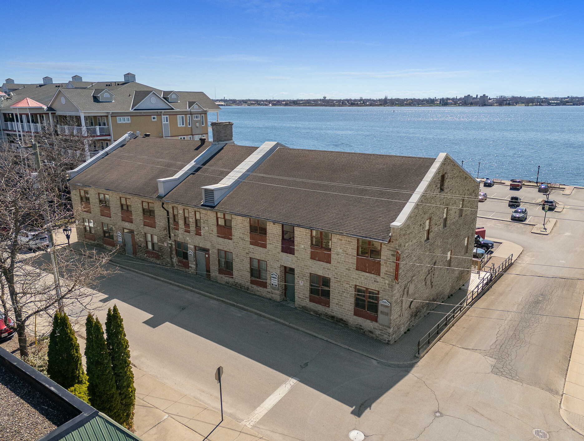 193-197 Water St, Prescott, ON à vendre Photo de l’immeuble– Image 1 sur 7