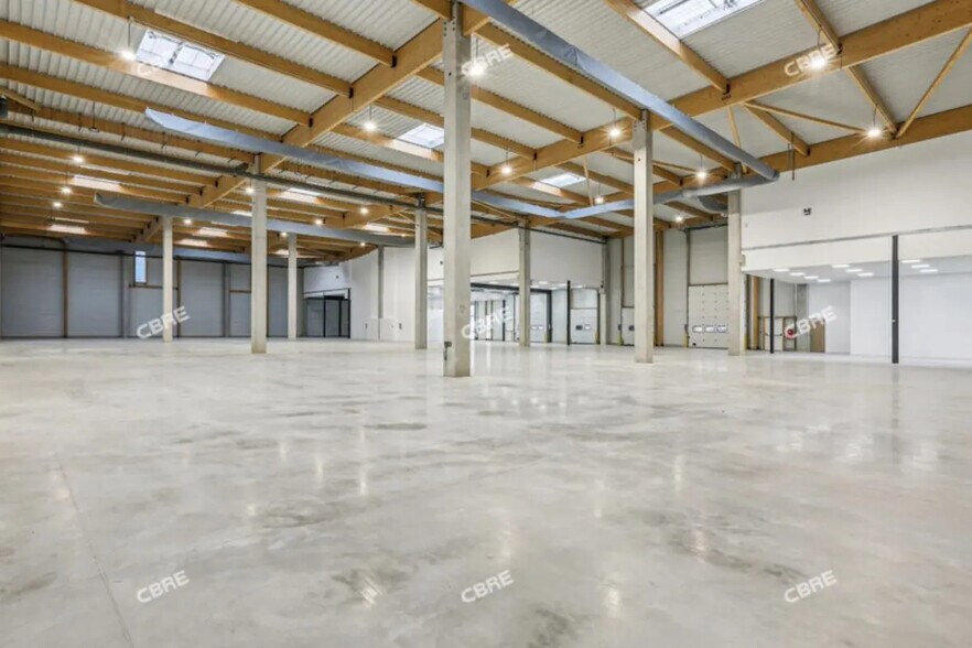 Bureau dans Moissy-Cramayel à louer - Photo de l’immeuble – Image 1 sur 15