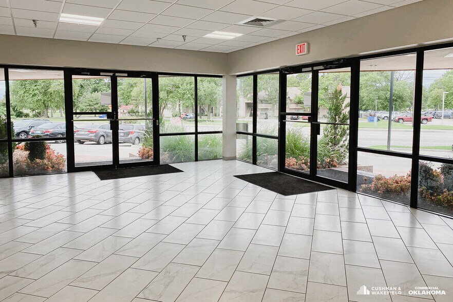 7335 S Lewis Ave, Tulsa, OK à louer - Hall d’entrée – Image 2 sur 6