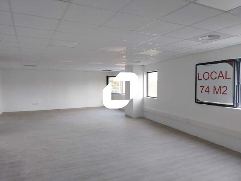 Bureau dans Fabrègues à louer - Photo de l’immeuble – Image 1 sur 4