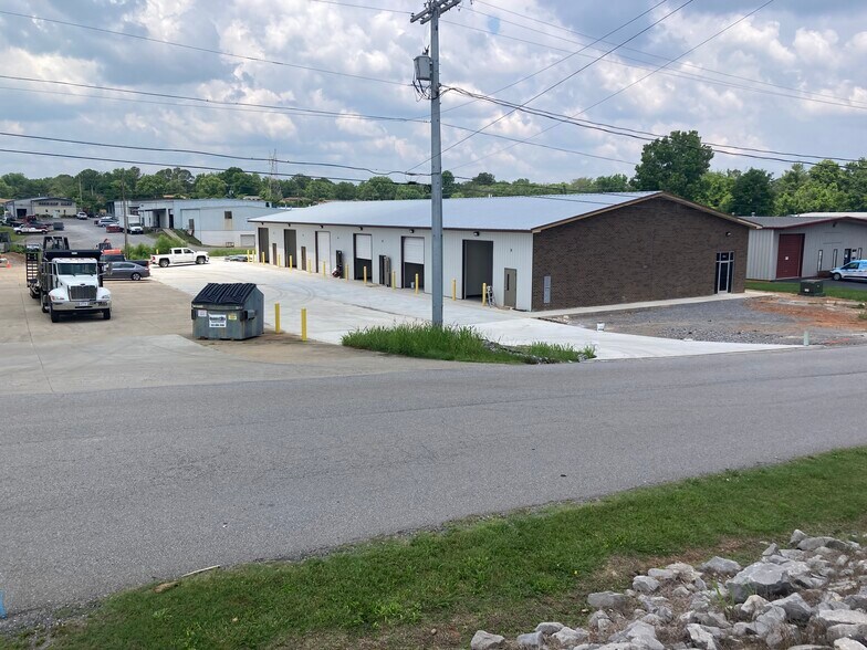 670 Horace Crow, Clarksville, TN à louer - Photo de l’immeuble – Image 1 sur 11