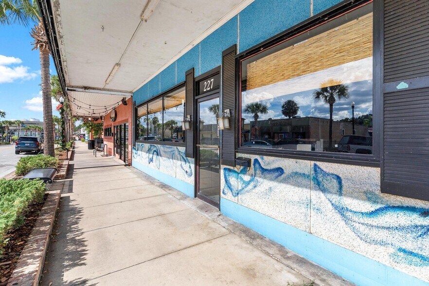 227 E Main St, Tavares, FL à vendre - Photo de l’immeuble – Image 2 sur 28