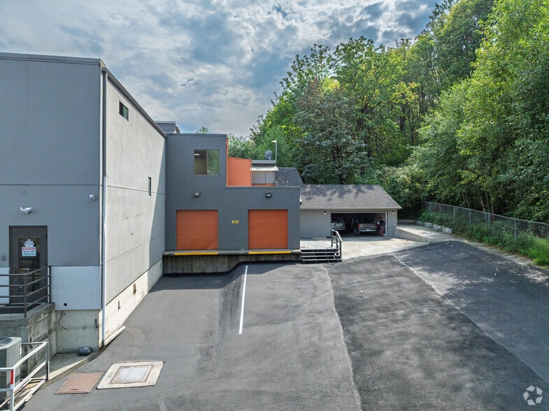 16705 Southcenter Pky, Tukwila, WA à louer - Photo de l’immeuble – Image 3 sur 5
