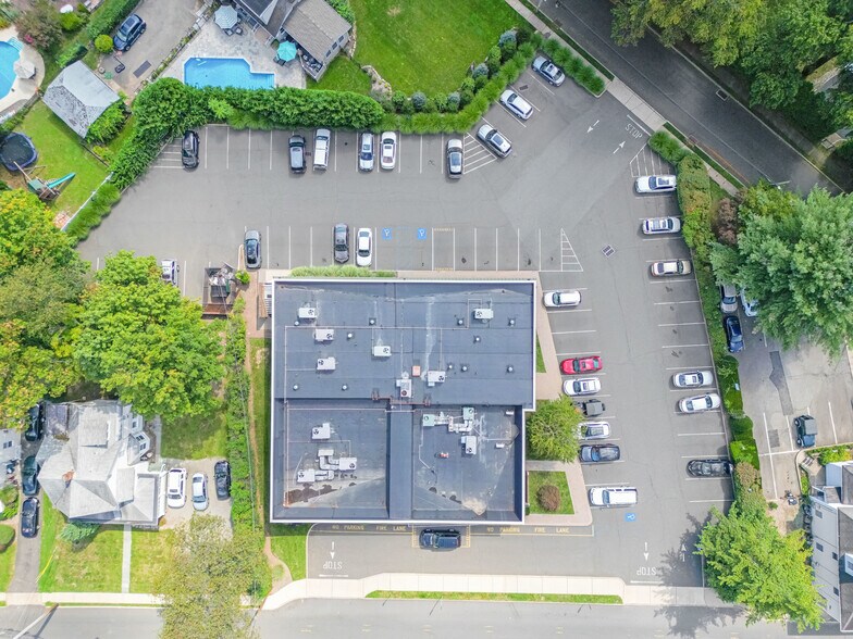 385 S Maple Ave, Glen Rock, NJ à louer - Photo de l’immeuble – Image 2 sur 6