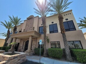 2575 Montessouri St, Las Vegas, NV à louer Photo de l’immeuble– Image 2 sur 40