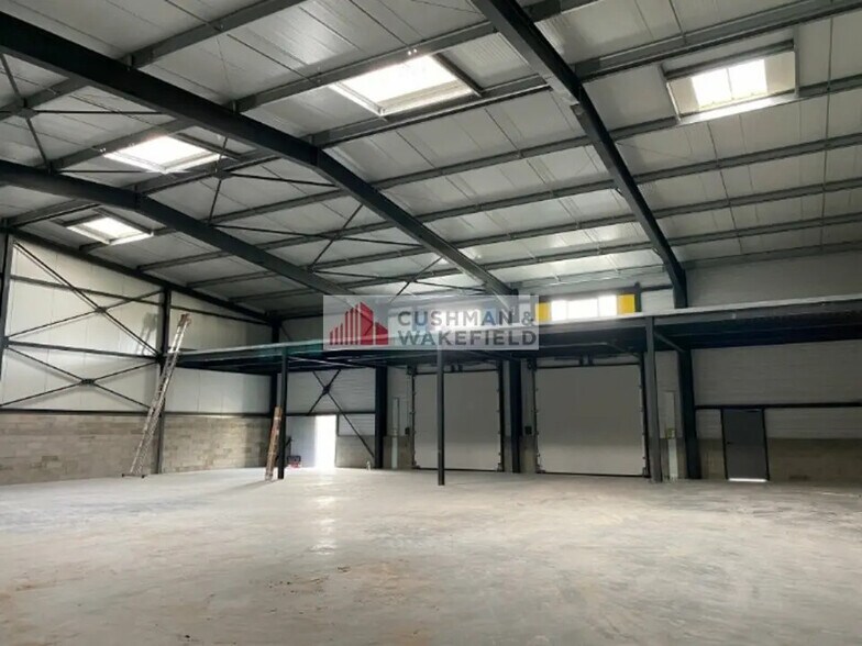 Local d’activités dans Nîmes à louer - Photo intérieure – Image 2 sur 3