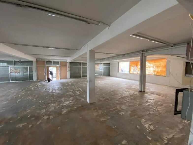 Local d’activités dans Le Petit-Quevilly à louer - Photo de l’immeuble – Image 2 sur 4