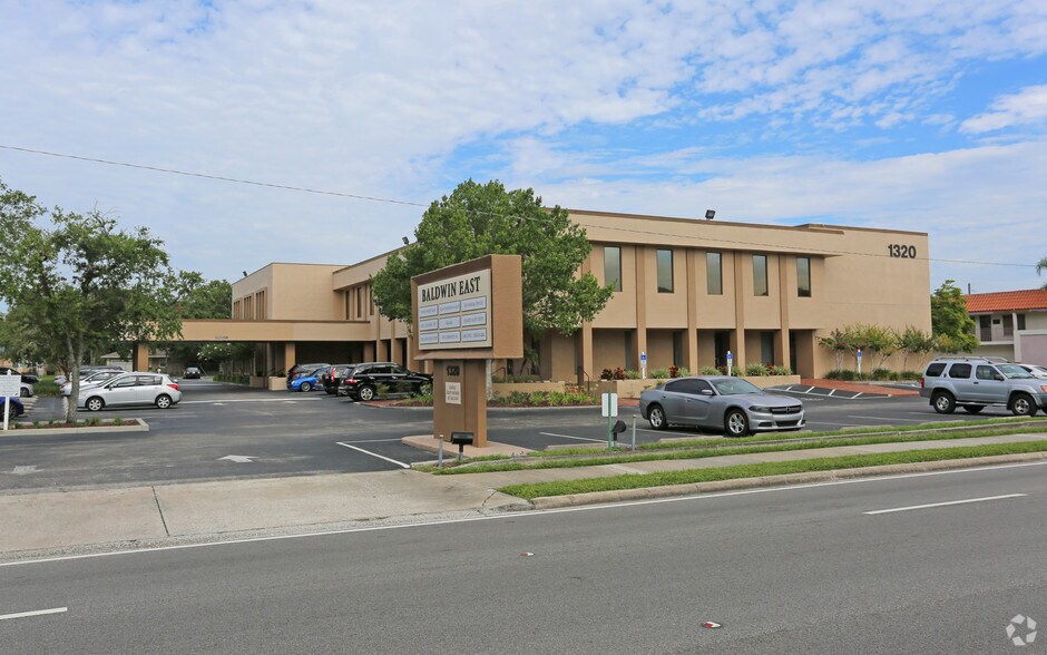 1320 N Semoran Blvd, Orlando, FL à vendre - Photo de l’immeuble – Image 2 sur 9