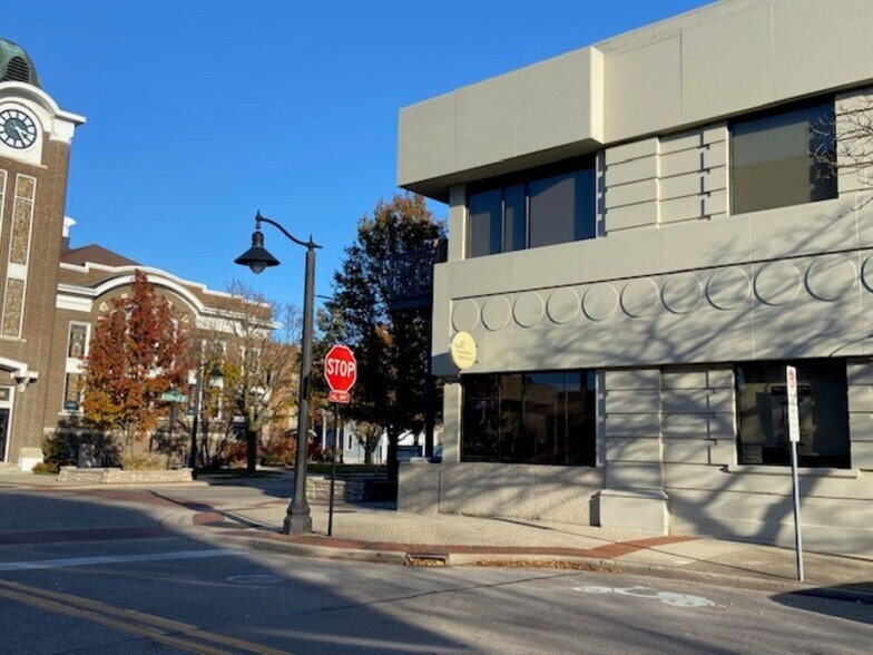 300 Washington Ave, Grand Haven, MI à vendre - Photo de l’immeuble – Image 3 sur 15