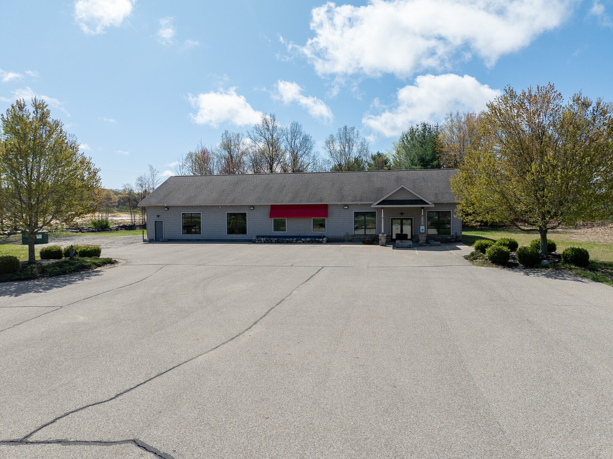 6398 Blue Star Hwy, Saugatuck, MI à vendre Photo de l’immeuble– Image 1 sur 24