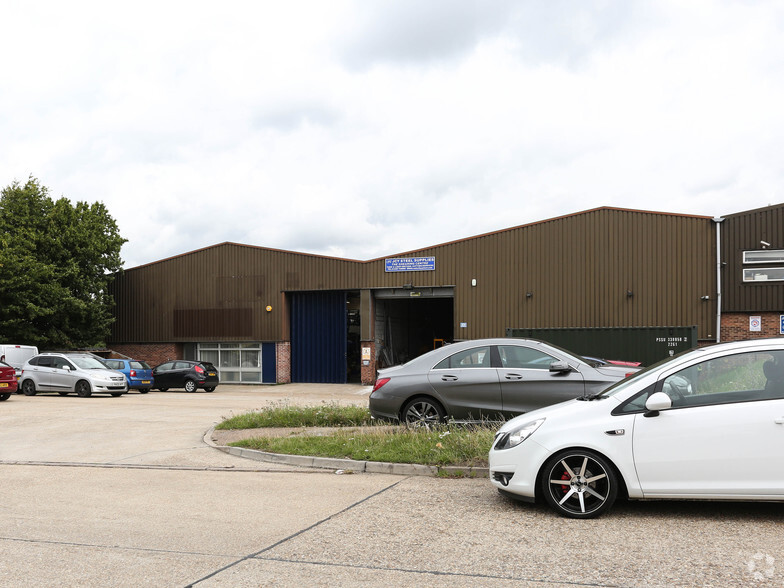 Hovefields Ave, Basildon à louer - Photo de l’immeuble – Image 3 sur 4
