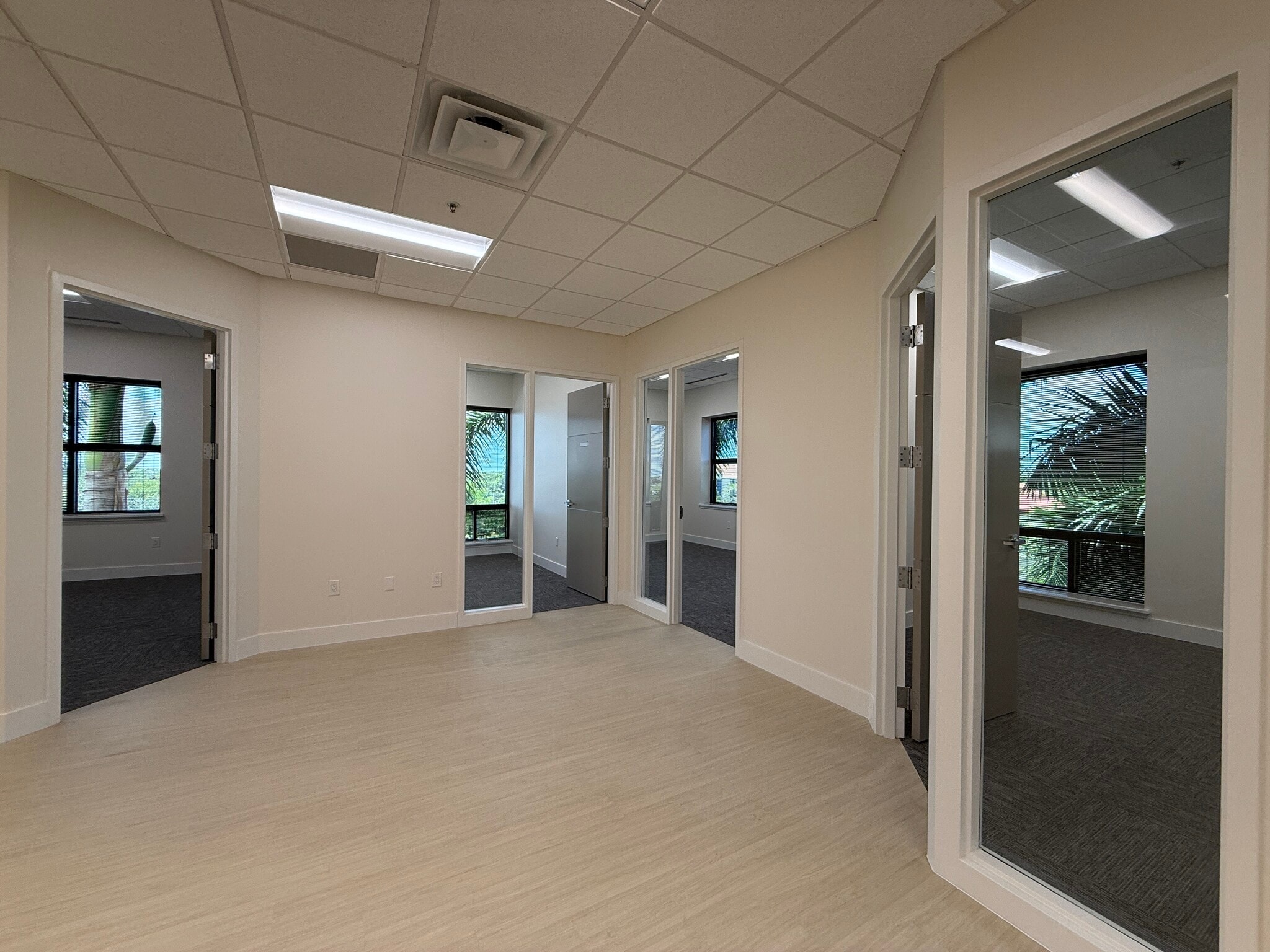 9530 Marketplace Rd, Fort Myers, FL à louer Photo intérieure– Image 1 sur 2