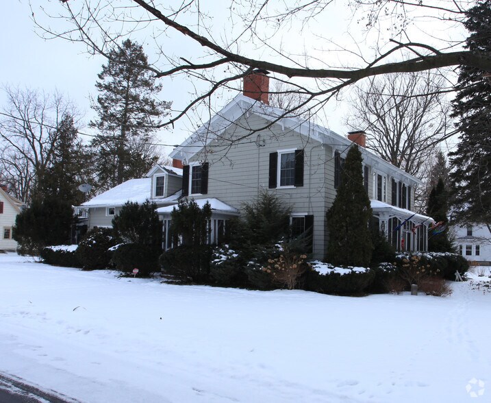 290 W Seneca Tpke, Syracuse, NY à vendre - Photo principale – Image 1 sur 2