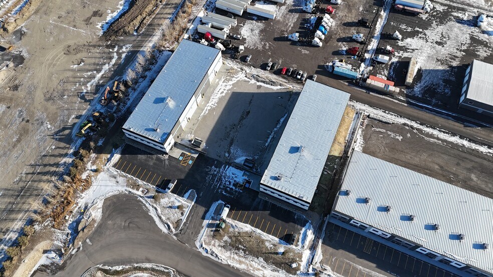 18 Heatherglen Crescent portefeuille de 2 biens à vendre sur LoopNet.fr - Photo de l’immeuble – Image 3 sur 9