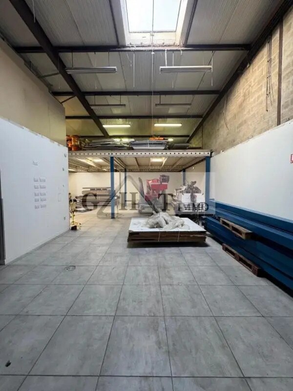 Plus de détails pour Bureau, Industriel/Logistique à louer