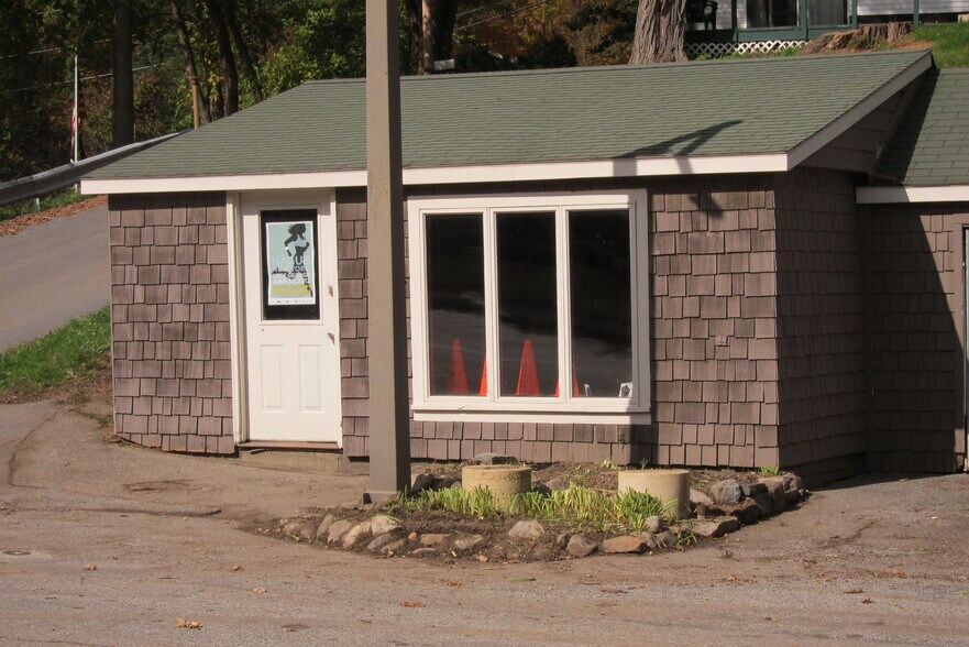 9077 Lakeshore Dr, Hague, NY à vendre - Photo de l’immeuble – Image 3 sur 12