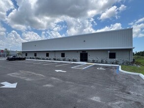 2954 Van Buren St, Fort Myers, FL à louer Photo de l’immeuble– Image 1 sur 7