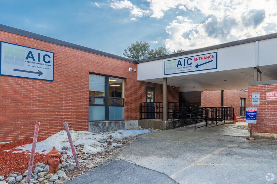 340 Thompson Rd, Webster, MA à louer - Photo de l’immeuble – Image 3 sur 7