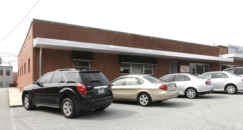 1842 Banking St, Greensboro, NC à louer - Photo principale – Image 1 sur 4