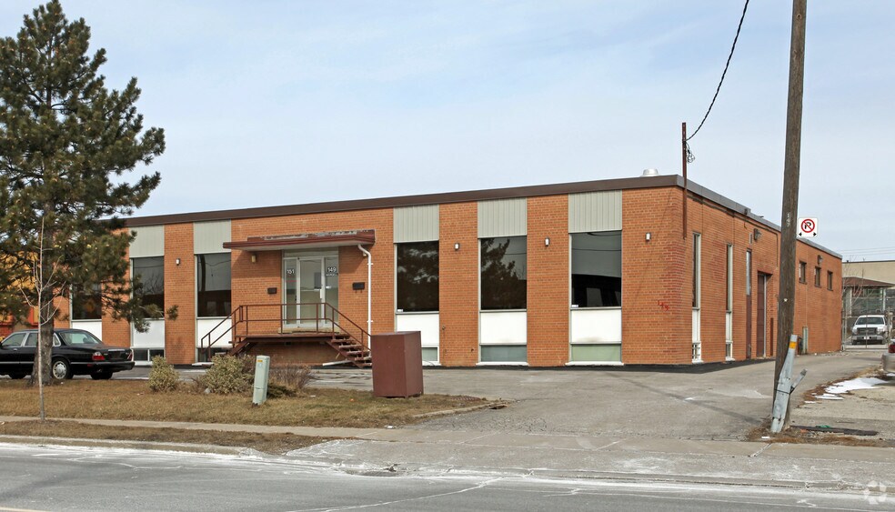149-151 Milvan Dr, Toronto, ON à vendre - Photo de l’immeuble – Image 2 sur 2