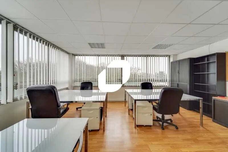 Bureau dans Ris-Orangis à louer - Photo de l’immeuble – Image 2 sur 13