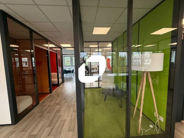 Bureau dans Osny à louer - Photo de l’immeuble – Image 3 sur 18