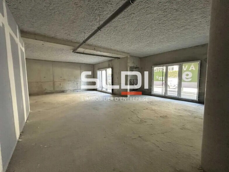 Local commercial dans Villefranche-sur-Saône à louer - Photo de l’immeuble – Image 3 sur 7