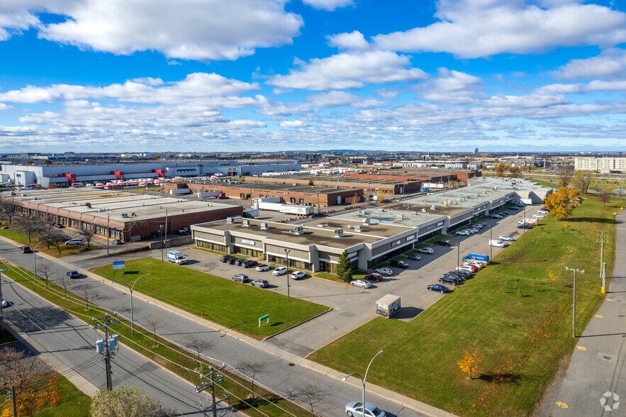 3339-3403 St Griffith, Saint-Laurent, QC à louer - Aérien – Image 2 sur 10