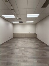 30773-30785 Stephenson Hwy, Madison Heights, MI à louer Photo de l’immeuble– Image 1 sur 7