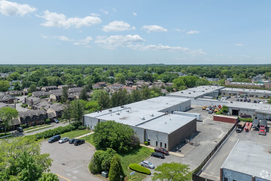 28 Brandywine Dr, Deer Park, NY à louer - Aérien – Image 3 sur 5