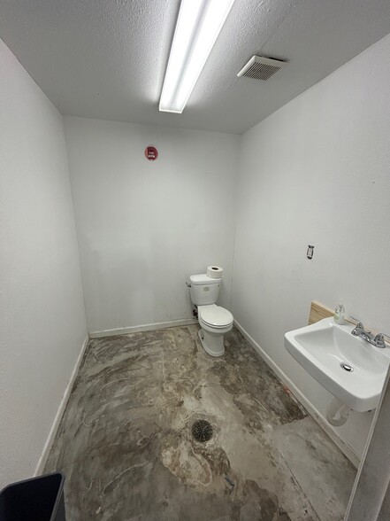 51 13th st, Beaumont, TX à louer - Photo de l’immeuble – Image 2 sur 6