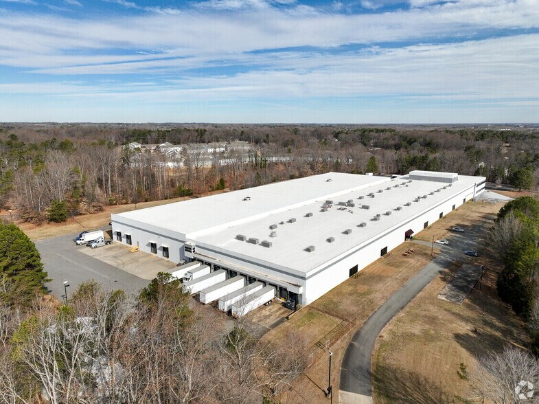 6900 Morris Estate Dr, Charlotte, NC à louer - Photo de l’immeuble – Image 3 sur 24