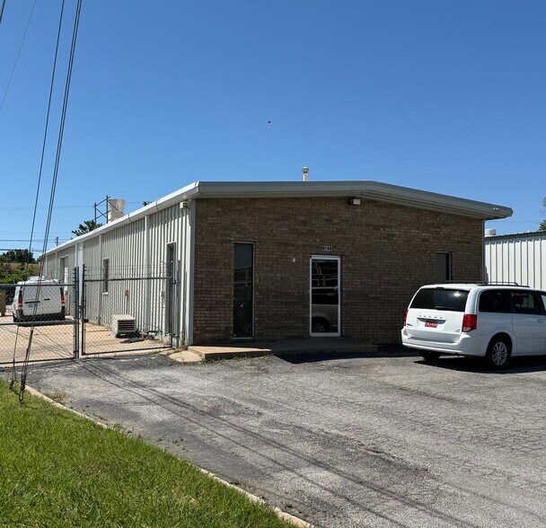 8748 E 46th St, Tulsa, OK à vendre - Photo de l’immeuble – Image 1 sur 3