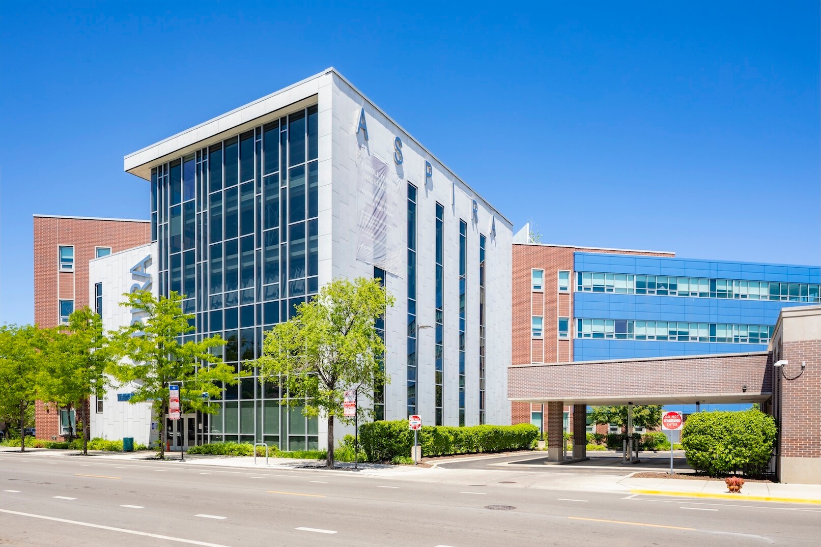 2989 N Milwaukee Ave, Chicago, IL à vendre Photo de l’immeuble– Image 1 sur 25