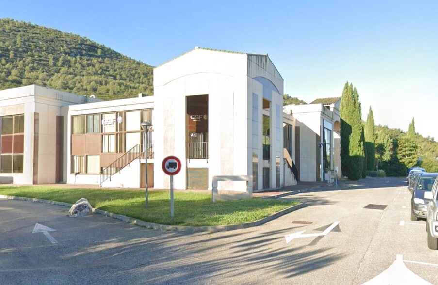 30 Avenue Du Chateau De Jouques, Gémenos à louer - Photo de l’immeuble – Image 1 sur 7