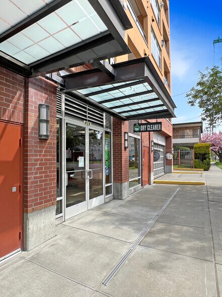 414 NE 70th St, Seattle, WA à vendre - Photo de l’immeuble – Image 2 sur 6