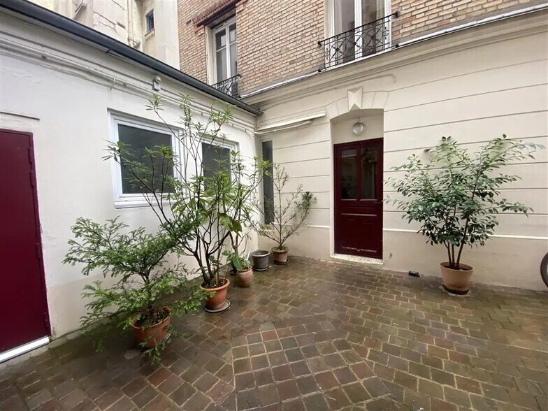 Local commercial dans Paris à louer - Photo de l’immeuble – Image 1 sur 12