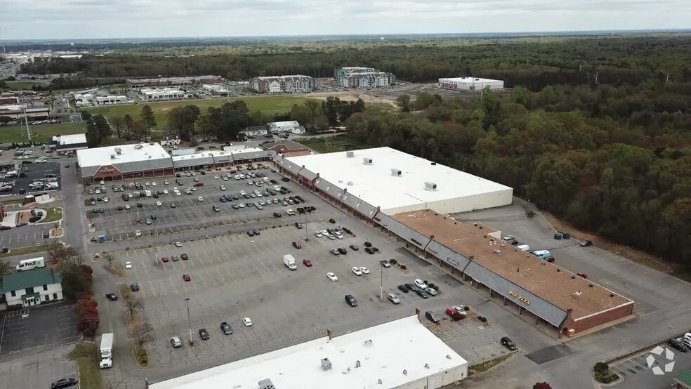 7415-7475 Midlothian Tpke, North Chesterfield, VA à vendre - Vidéo aérienne par drone – Image 2 sur 19