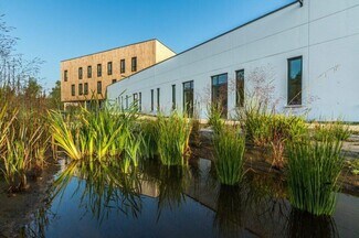 Plus de détails pour Local d'activités à louer