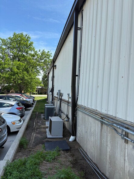 2360 Oak Industrial Dr NE, Grand Rapids, MI à vendre - Photo de l’immeuble – Image 2 sur 16