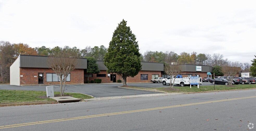 5102-5114 Glen Alden Dr, Richmond, VA à louer - Photo principale – Image 1 sur 8