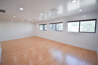 19709 Ventura Blvd, Woodland Hills, CA à vendre Photo intérieure– Image 1 sur 3